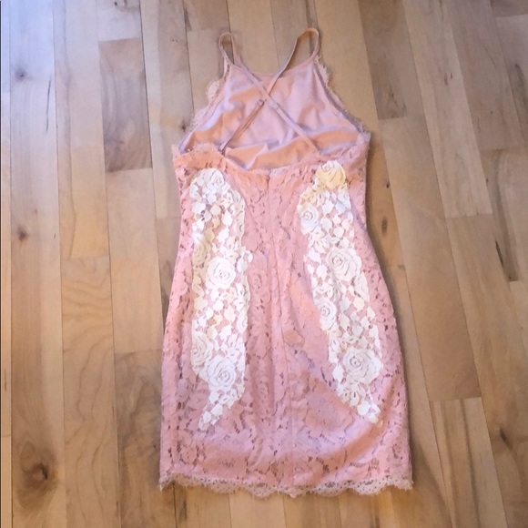 Pink & white lace dress - Picture 2 of 5